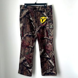 Mossy oak scent blocker women’s hunting / camouflage pants.